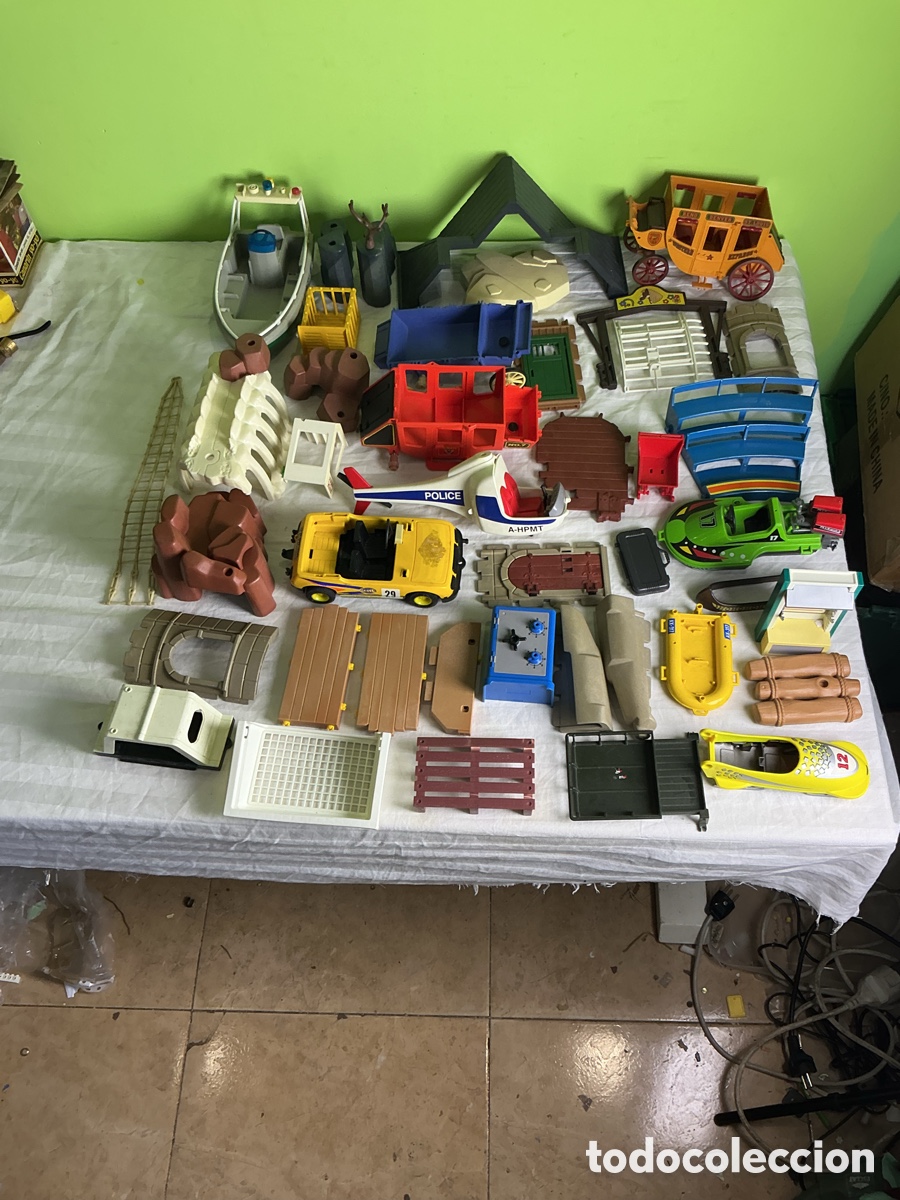 Playmobil: Lote Playmobil de veh&iacute;culos, barcos y construcciones &ndash; AVP-3