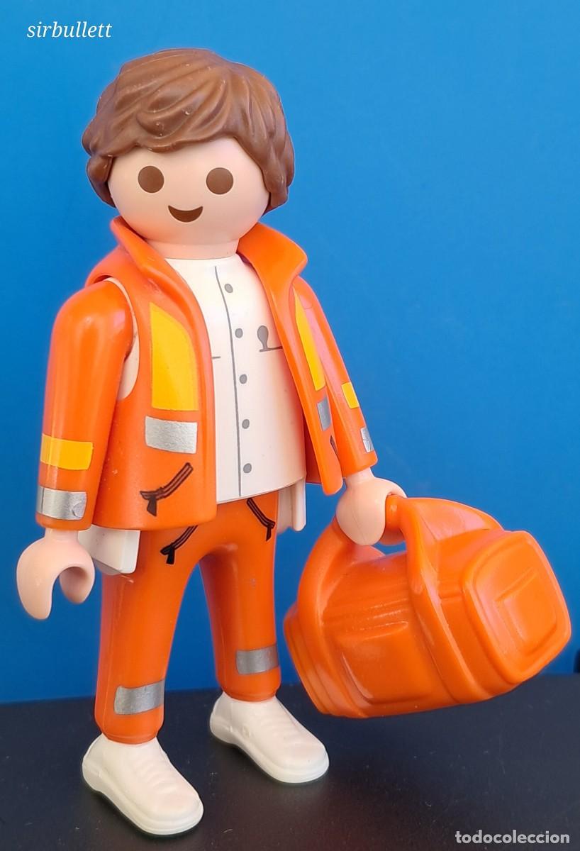 Playmobil: Figura Hombre Doctor M&eacute;dico Emergencias. Playmobil