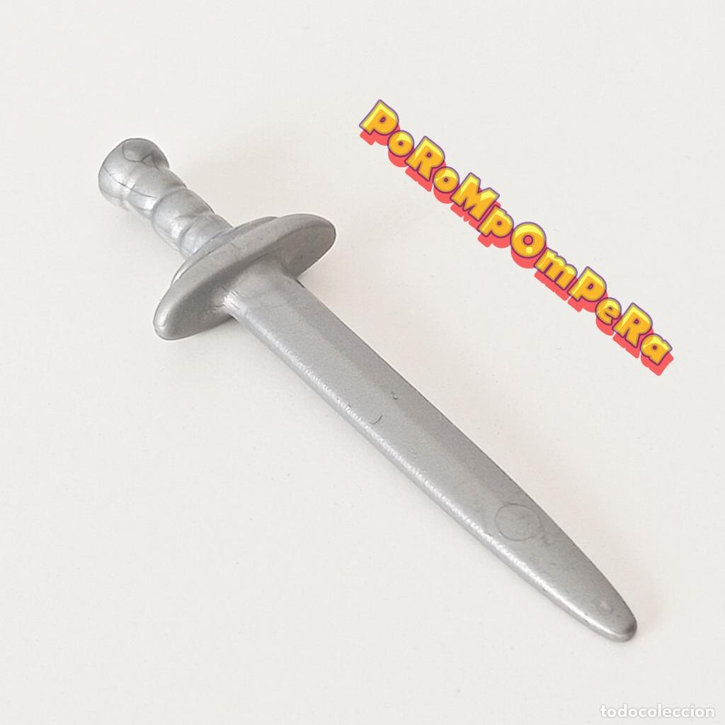 Playmobil: PLAYMOBIL espada plateada empu&ntilde;adura recta caballero medieval pr&iacute;ncipe rey F5