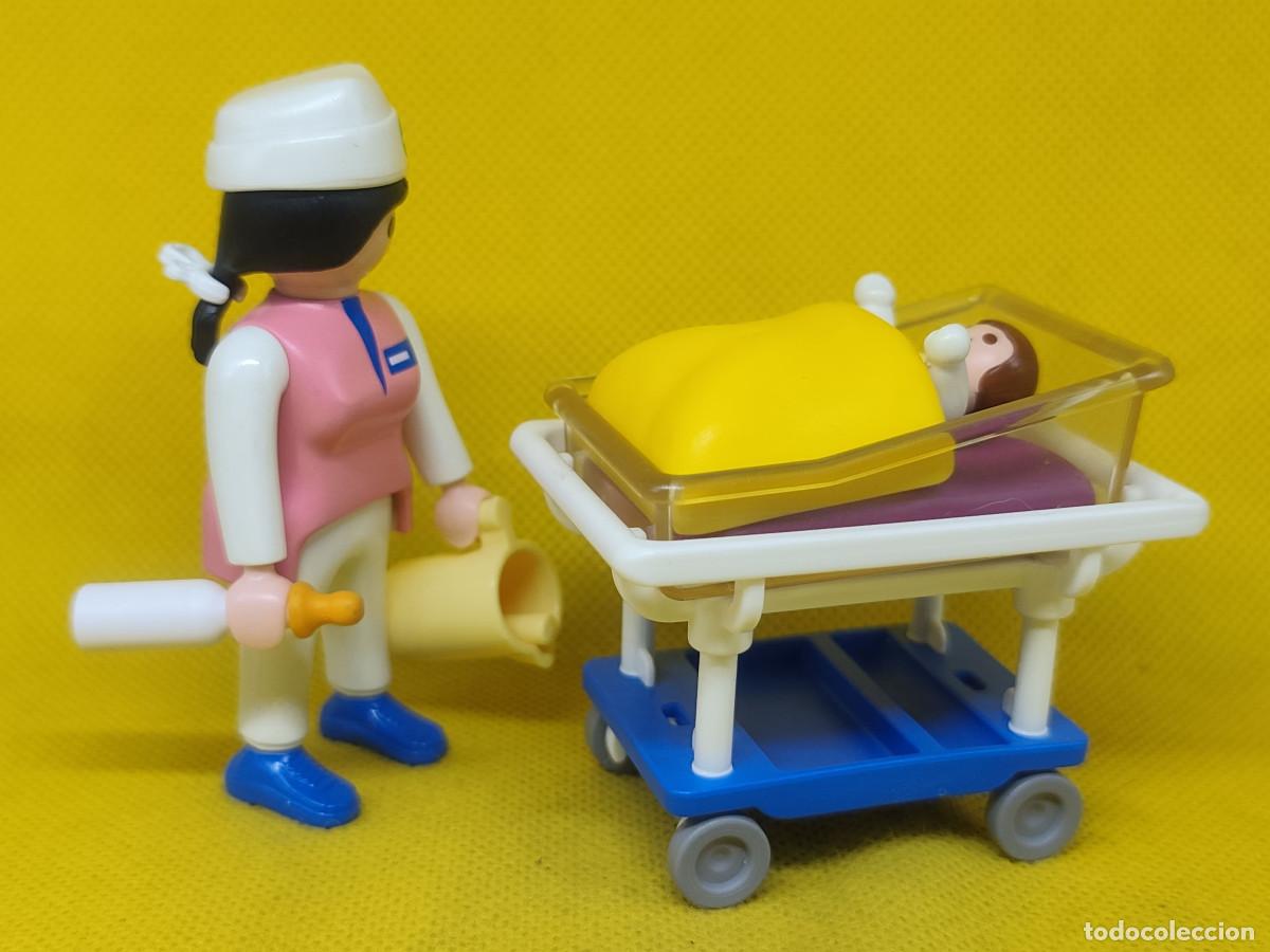 Playmobil: Playmobil Enfermera con beb&eacute; en incubadora