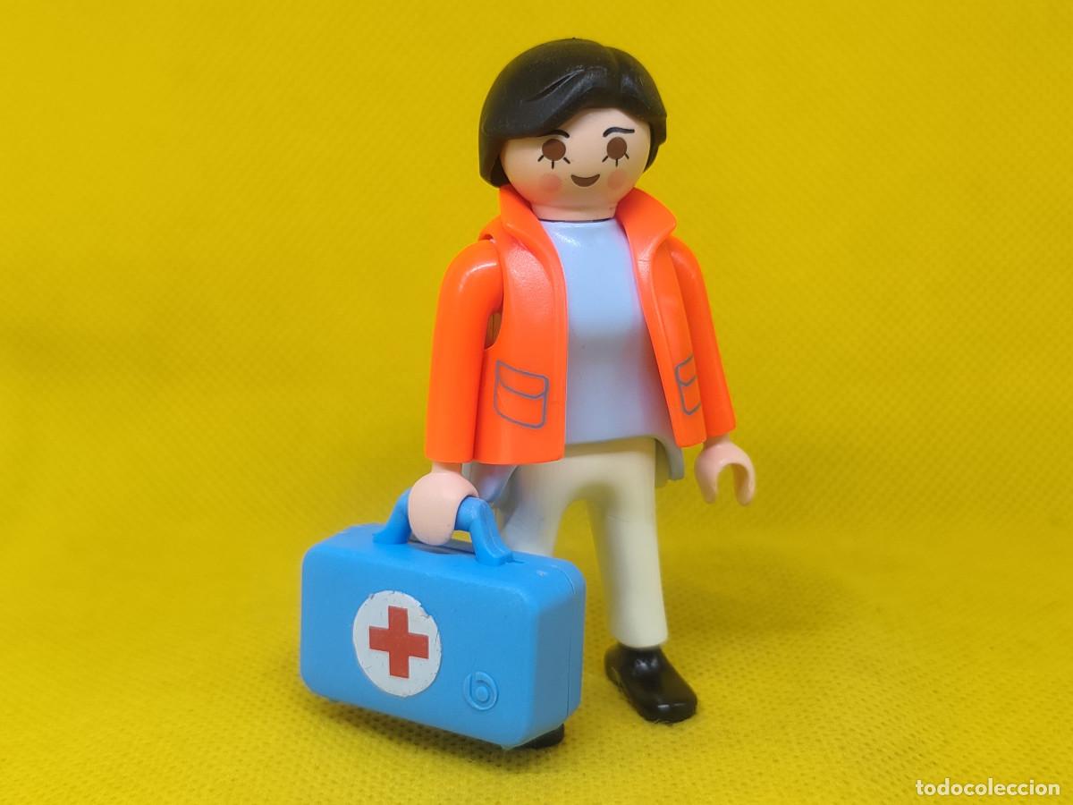 Playmobil: Playmobil M&eacute;dica de rescate, enfermera con botiqu&iacute;n