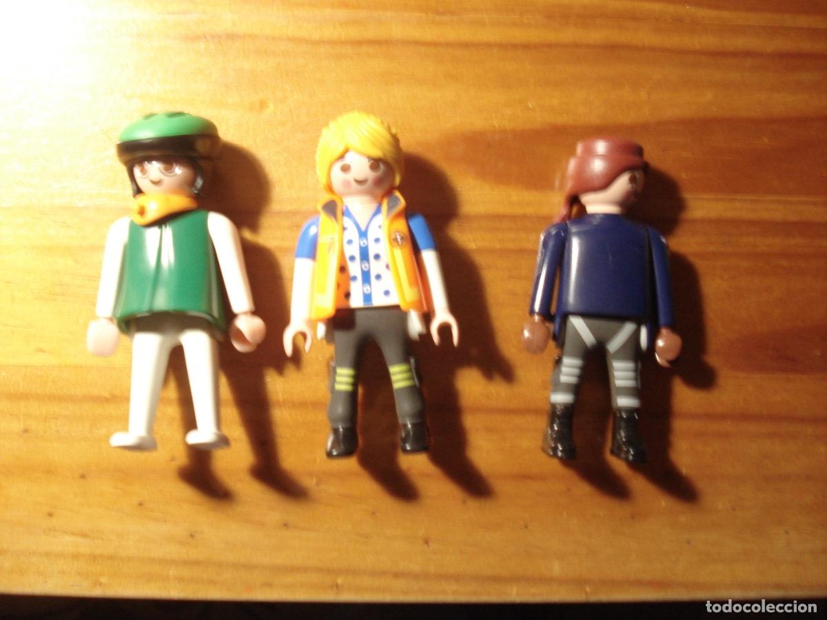 Playmobil: Tres figuras de Playmobil Ambulancia (Herido, sanitario y conductora)