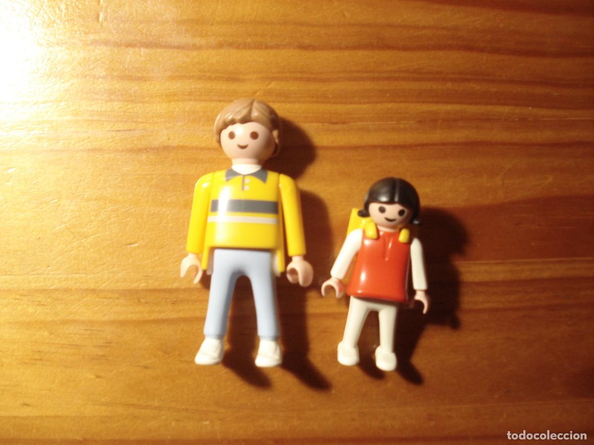 Playmobil: Figuras de Playmobil autob&uacute;s escolar (conductor y alumna)