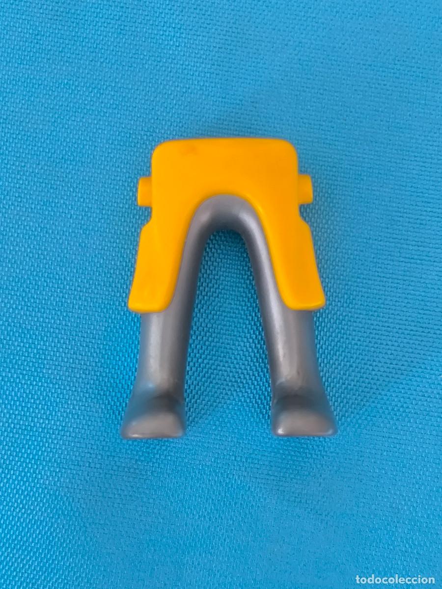 Playmobil: Playmobil piernas caballero medieval fald&oacute;n amarillo coraza armadura plateada castillo vikingos