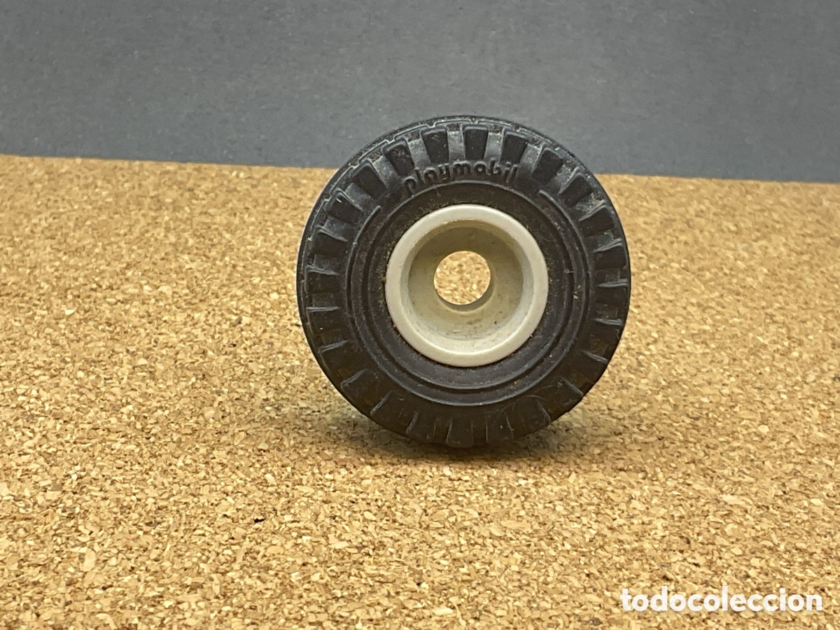 Playmobil: ACCESORIO PLAYMOBIL. RUEDA CON LLANTA GRIS. REF JEEP, TODOTERRENO, ETC. 3,5 CENT DIAMETRO.
