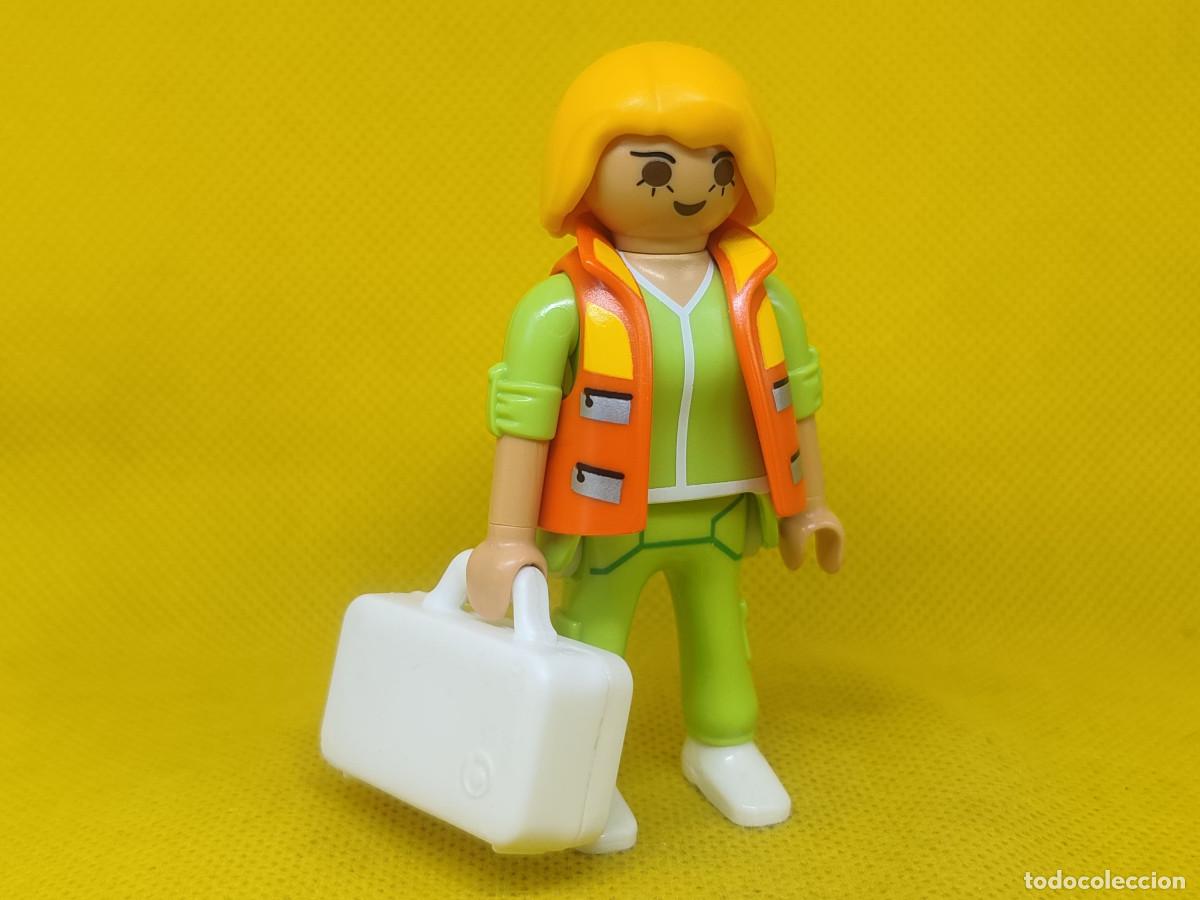 Playmobil: Playmobil M&eacute;dica de emergencias con botiqu&iacute;n, doctora