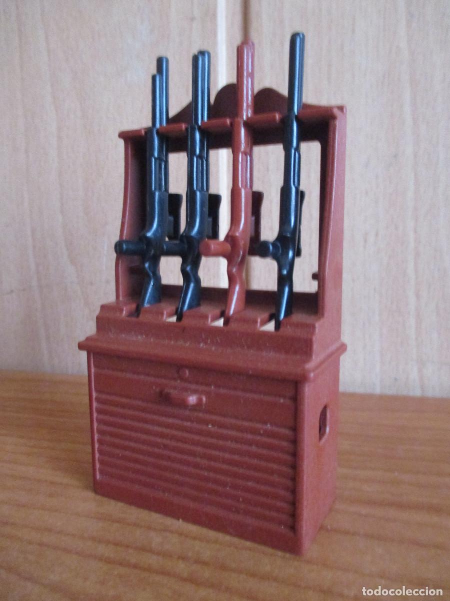 Playmobil: PLAYMOBIL : 1 ARMERO CON 4 RIFLES O FUSILES CON MIRA TELESCOPICA