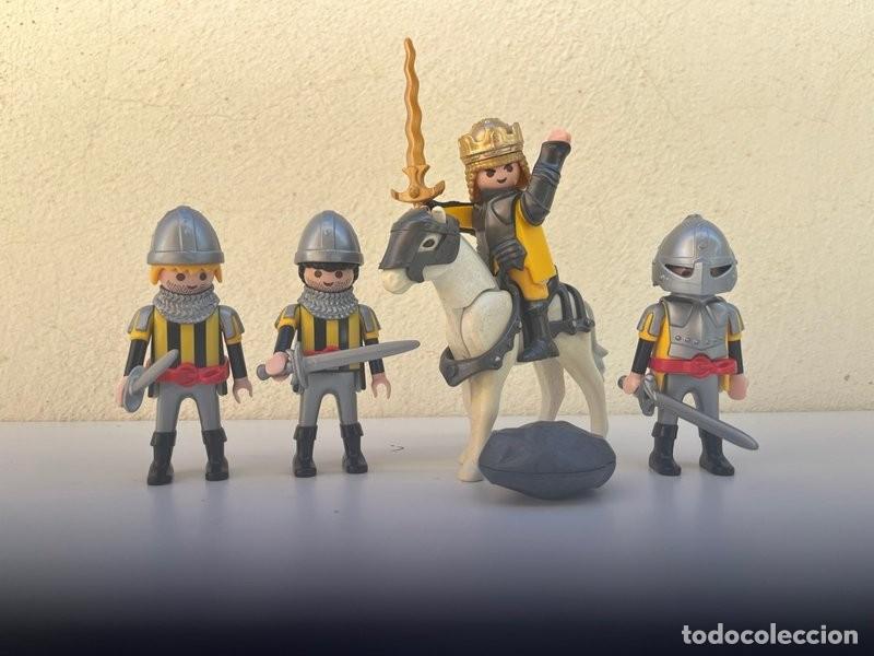 Playmobil: Playmobil rey a caballo con espada dorada y 3 caballeros