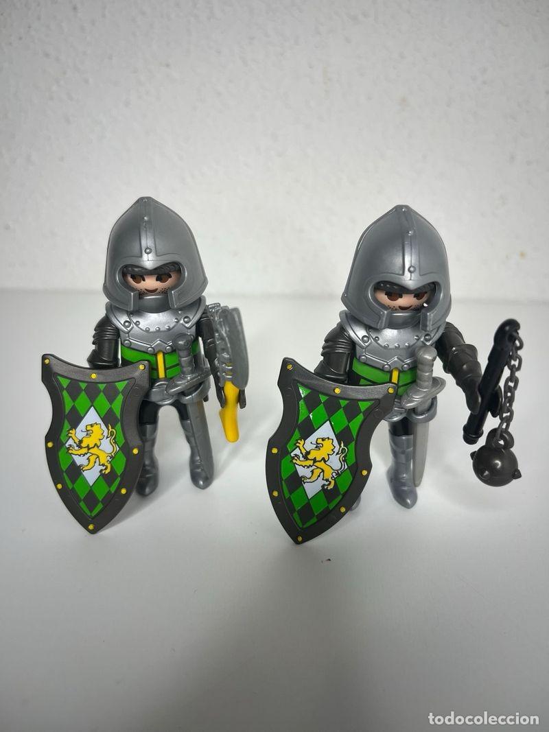 Playmobil: Playmobil 2 caballeros verdes con escudo del le&oacute;n, mazas y espadas