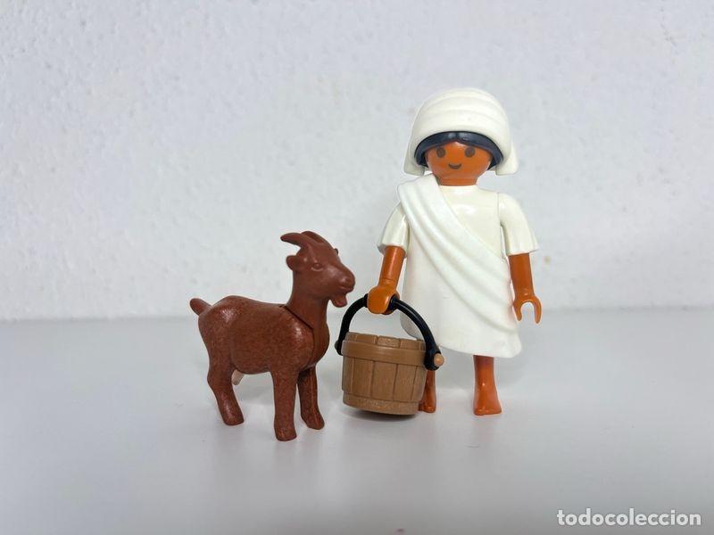 Playmobil: Playmobil aldeana con cabra y cubo de madera
