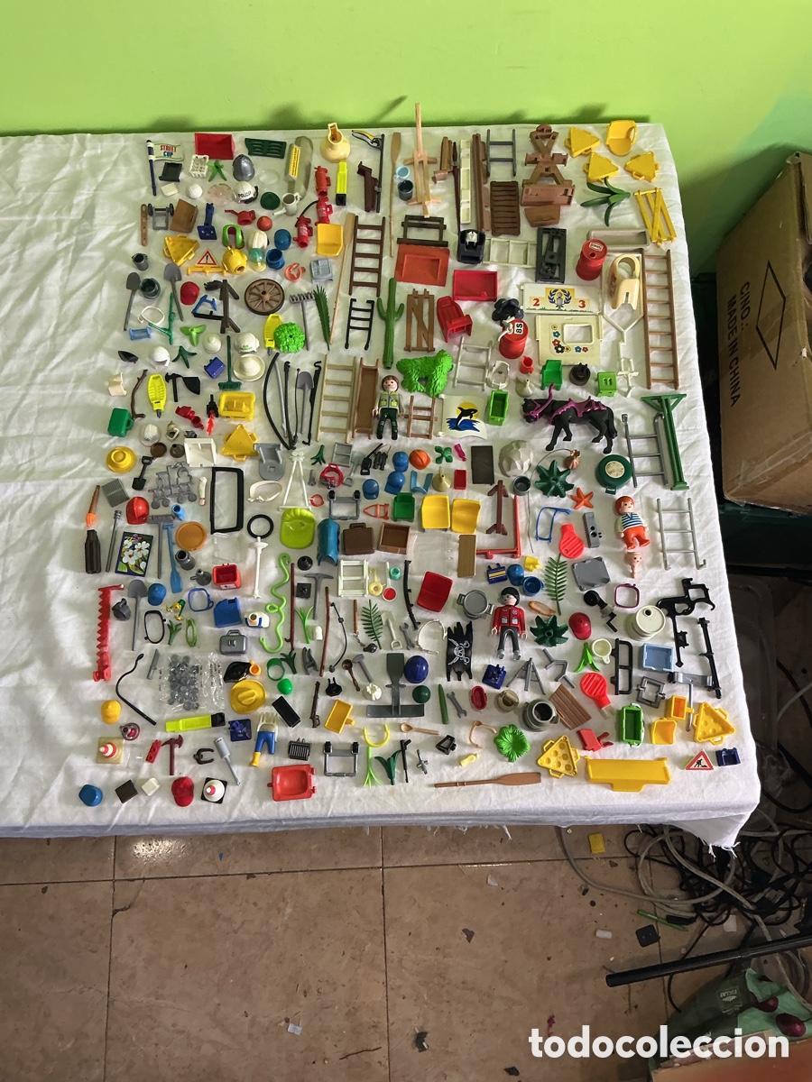 Playmobil: Lote de accesorios y piezas Playmobil variados &ndash; LOTE-AR-3