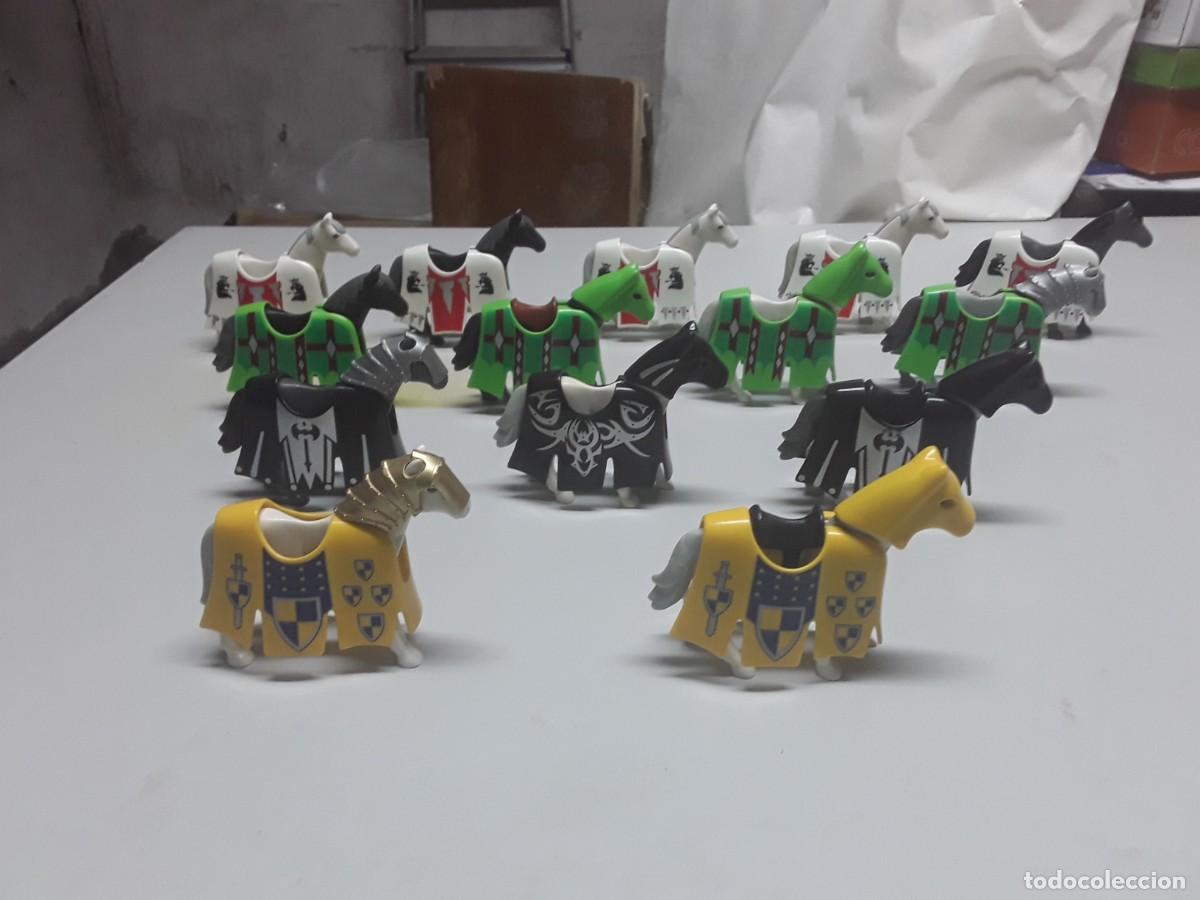 Playmobil: Lote playmobil medieval, mantas caballo, armadura, capucha, fald&oacute;n. Leer descripci&oacute;n
