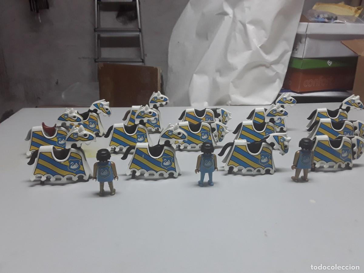 Playmobil: Lote playmobil medieval, Reino del cisne blanco. Caballo, manta, fald&oacute;n, capucha, caballero.