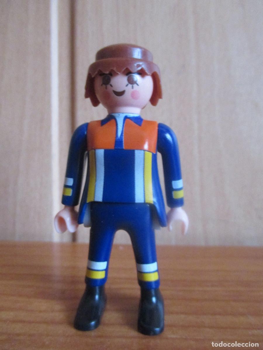 Playmobil: PLAYMOBIL : 1 FIGURA MUJER CON PLAYMOBIL EN LA ESPALDA