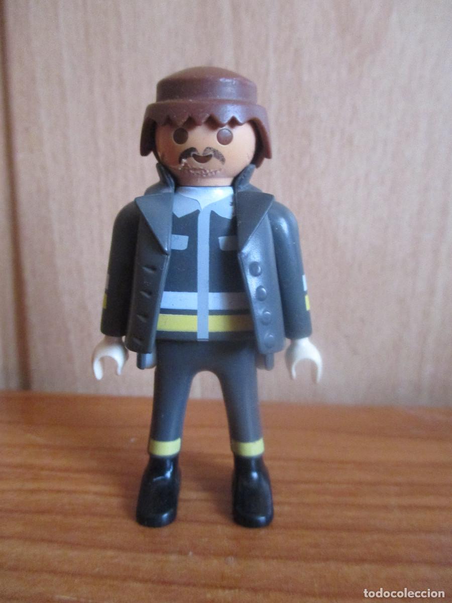 Playmobil: PLAYMOBIL : 1 FIGURA CON CHALECO , BOMBERO POLICIA O SIMILAR