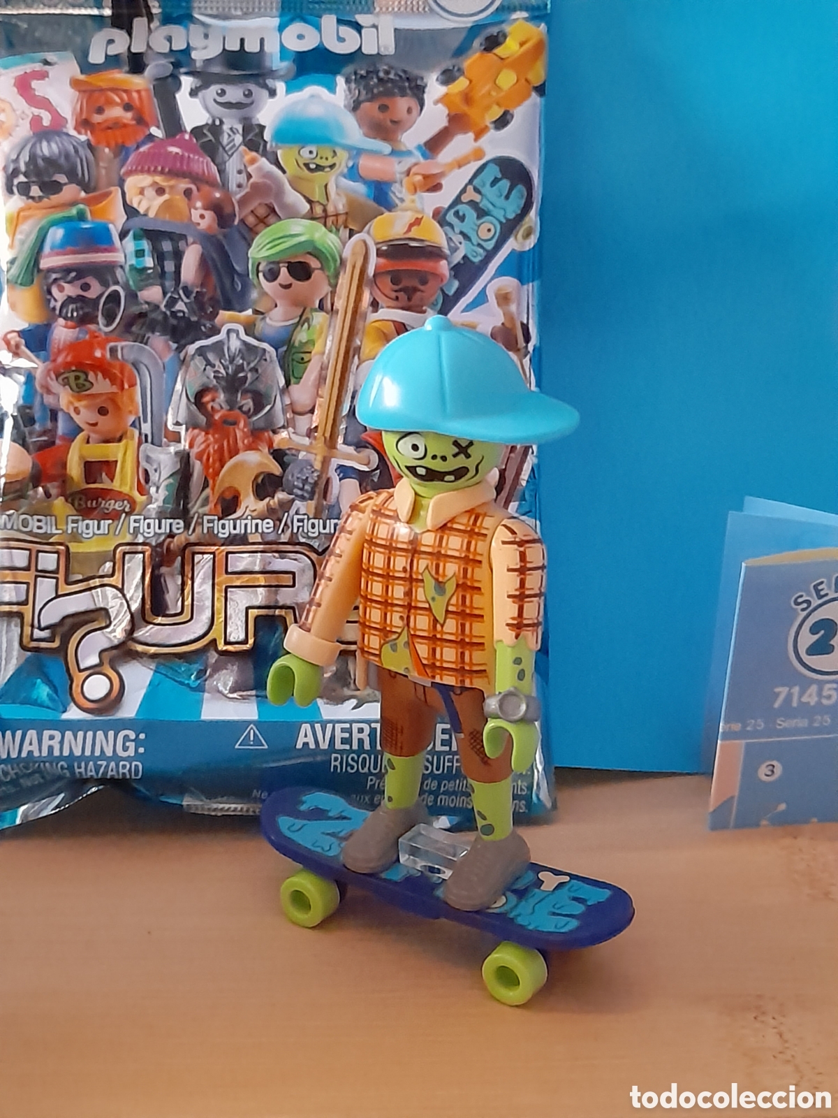 Playmobil: Playmobil serie 25, zombis con monopat&iacute;n