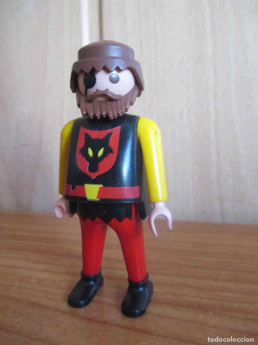 Playmobil: PLAYMOBIL : 1 FIGURA SOLDADO MEDIEVAL O PIRATA , CON SIMBOLO LOBO