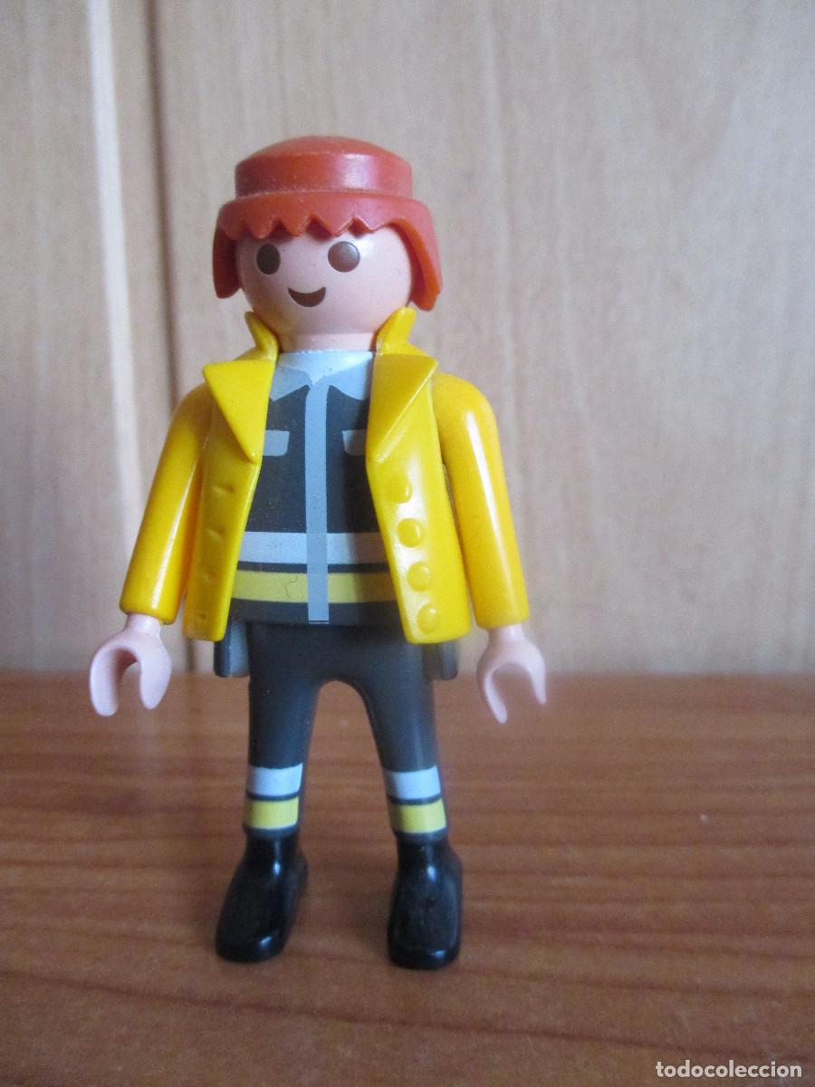 Playmobil: PLAYMOBIL : 1 FIGURA CON CHALECO , BOMBERO POLICIA O SIMILAR