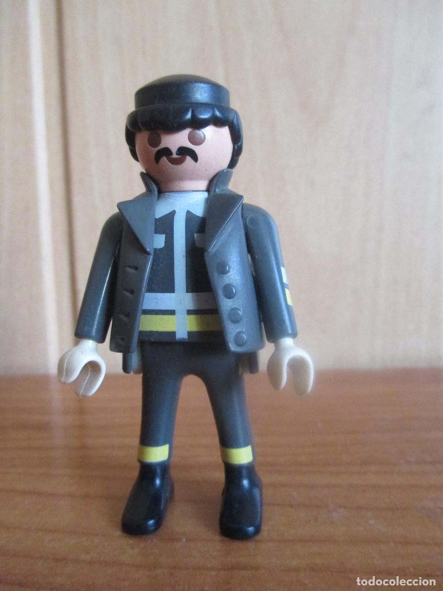 Playmobil: PLAYMOBIL : 1 FIGURA CON CHALECO , BOMBERO POLICIA O SIMILAR
