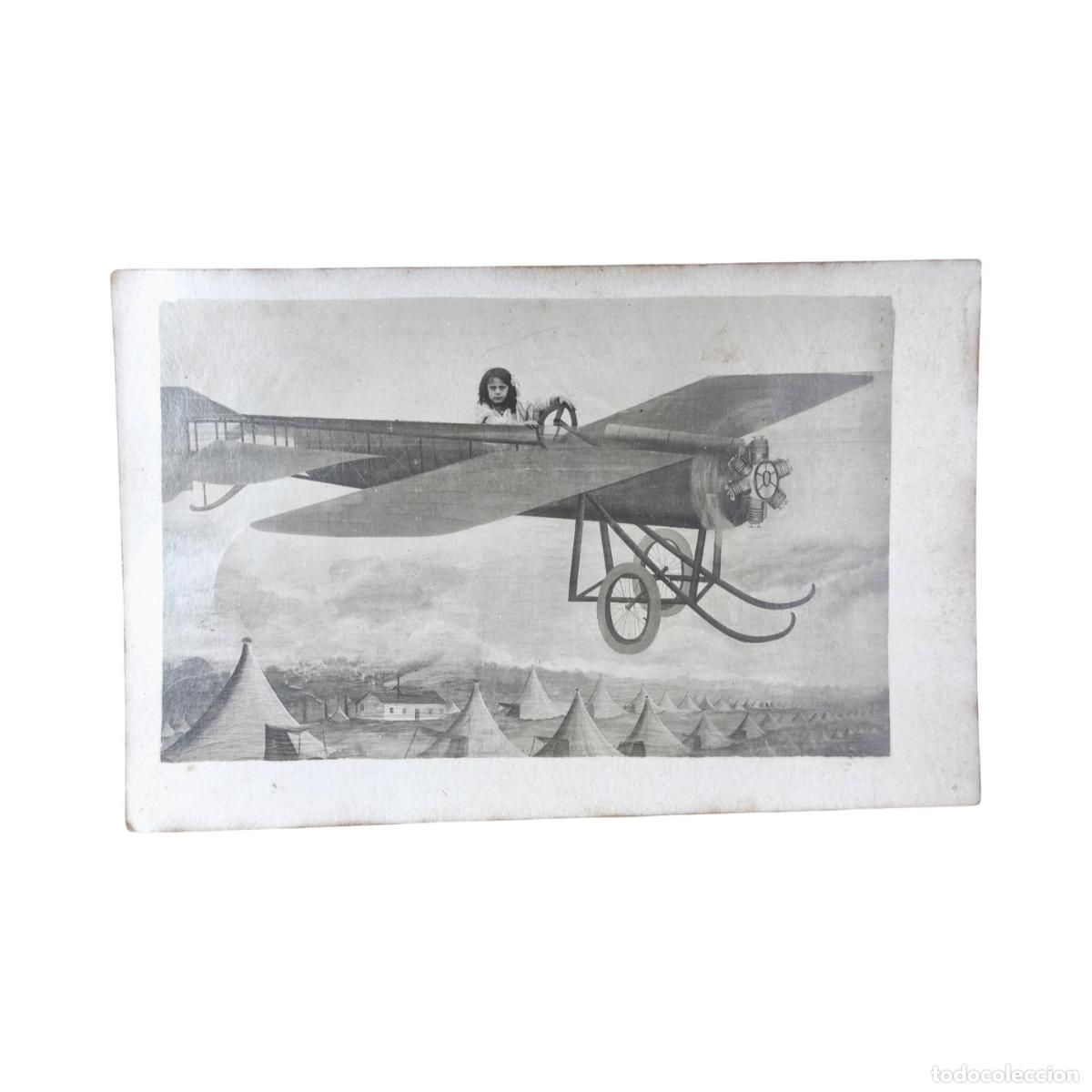 Postal Fotográfica Antigua 1913 - Fotomontaje Estudio Niña Piloto en Monoplan...