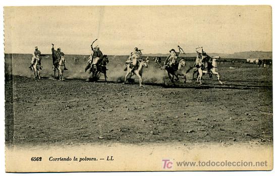 Postales: MARRUECOS, CORRIENDO LA POLVORA,                P18099