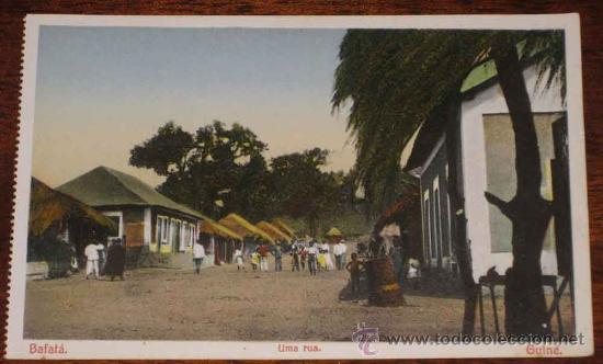 Cartes Postales: ANTIGUA POSTAL DE BAFATA - GUINE BISSAU - UNA CALLE - NO CIRCULADA