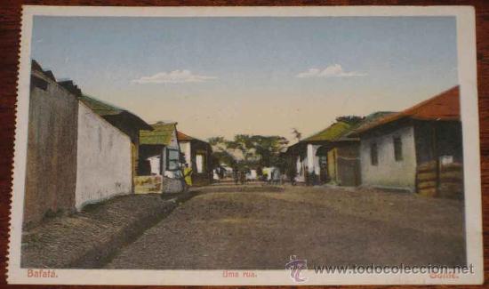 Cartes Postales: ANTIGUA POSTAL DE BAFATA - GUINE BISSAU - UNA RUA - NO CIRCULADA