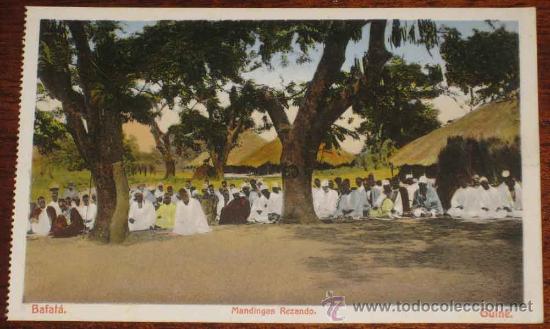 Cartes Postales: ANTIGUA POSTAL DE BAFATA - GUINE BISSAU - MANDINGAS REZANDO - NO CIRCULADA
