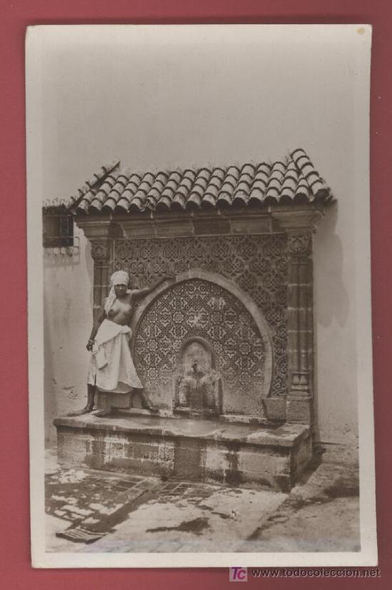 Cartoline: Mujer Joven y fuente - Alger - 1957
