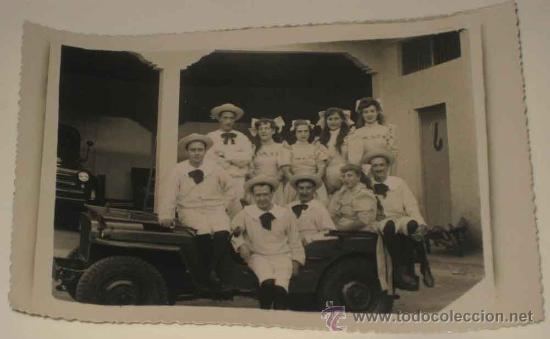Postais: ANTIGUA FOTO POSTAL DE GUINEA ESPA&Ntilde;OLA - ESPA&Ntilde;OLES CELEBRANDO EL CARNAVAL - DOBLEZ EN LA ESQUINA DER