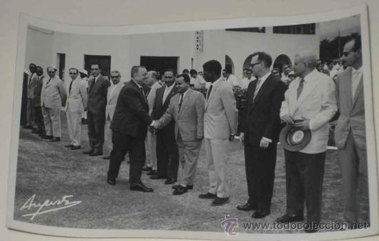 Postais: ANTIGUA FOTO POSTAL DE GUINEA ESPA&Ntilde;OLA - VISITA DE AUTORIDADES ESPA&Ntilde;OLAS - FOTO AUGUSTA - NO CIRCULA