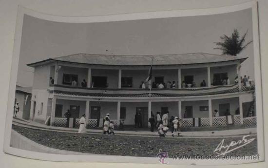 Postais: ANTIGUA FOTO POSTAL DE GUINEA ESPA&Ntilde;OLA - EDIFICIO OFICCIAL - FOTO AUGUSTA - NO CIRCULADA.