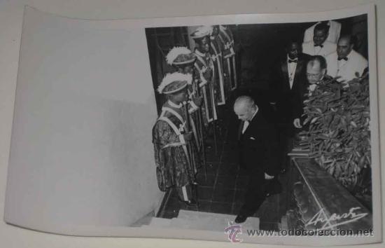 Postais: ANTIGUA FOTO POSTAL DE GUINEA ESPA&Ntilde;OLA - VISITA DE AUTORIDADES ESPA&Ntilde;OLAS - FOTO AUGUSTA - NO CIRCULA