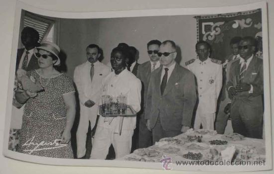 Postais: ANTIGUA FOTO POSTAL DE GUINEA ESPA&Ntilde;OLA - VISITA DE AUTORIDADES ESPA&Ntilde;OLAS, COCKTAIL DE BIENVIENIDA -