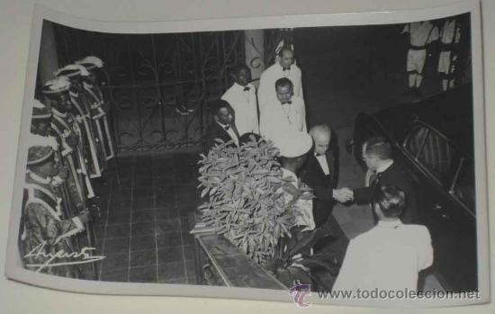 Postais: ANTIGUA FOTO POSTAL DE GUINEA ESPA&Ntilde;OLA - VISITA AUTORIDADES- NO CIRCULADA.