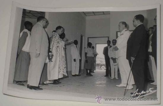 Postais: ANTIGUA FOTO POSTAL DE GUINEA ESPA&Ntilde;OLA - VISITA AUTORIADADES ESPA&Ntilde;OLAS  - NO CIRCULADA - FOTO AUGUST