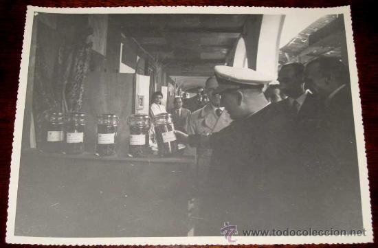 Postais: ANTIGUA FOTOGRAFIA GRANDE ORIGINAL DE GUINEA ECUATORIAL . DE LOS PABELLONES DE LA EXPOSICION REALIZA