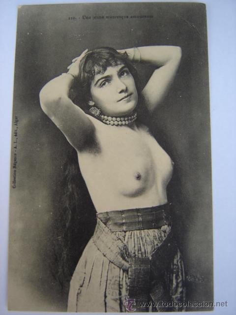 Postais: 210. UNE JEUNE MAURESQUE AMOUREUSE. POSTALES DE MUJERES DE ARGELIA DESNUDAS. A&Ntilde;OS 20.