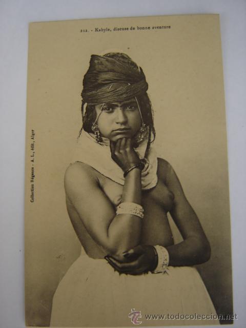 Postais: 212. KABYLE, DISEUSE DE BONNE AVENTURE. POSTALES DE MUJERES DE ARGELIA DESNUDAS. A&Ntilde;OS 20.