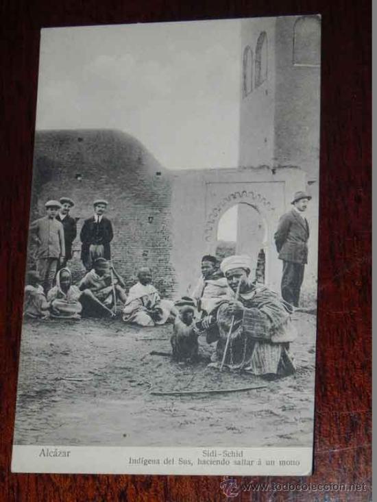 Cartoline: ANTIGUA POSTAL DE SIDI SCHID, MARRUECOS, ALCAZAR, INDIGENA DEL SUS, HACIENDO SALTAR A UN MONO, N. 22