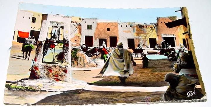 Cartes Postales: ANTIGUA POSTAL DE BENI-ISGUEN,ARGELIA-PUITS DANS UNE RUE-C.A.P.-COLOREADA-CIRCULADA SIN SELLO 1957