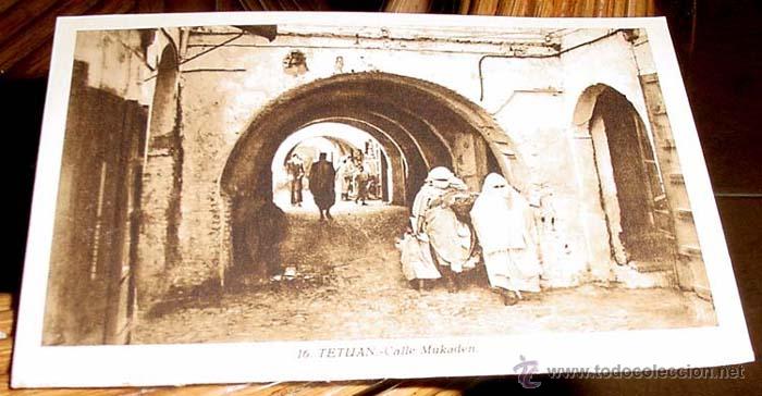 Postais: ANTIGUA POSTAL DE TETUAN - UN TROZO DE LA CALLE MUKADEN - MUJERES ARABES - ED.L ROISIN - NO CIRCULAD