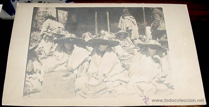Cartoline: ANTIGUA POSTAL DE MARRUECOS - FOTO DE MUJERES ARABES VENDIENDO PRODUCTOS EN EL MERCADO - SIN CIRCULA