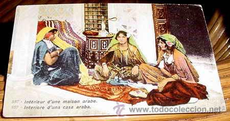 Cartes Postales: ANTIGUA POSTAL MARRUECOS - TRES MUJERES ARABES EN EL INTERIOR DE UNA CASA - NO CIRCULADA - ED. LEHNE
