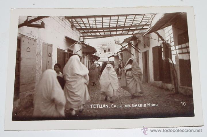Cartoline: ANTIGUA POSTAL DE TETUAN - CALLE DEL BARRIO MORO - SIN CIRCULAR.