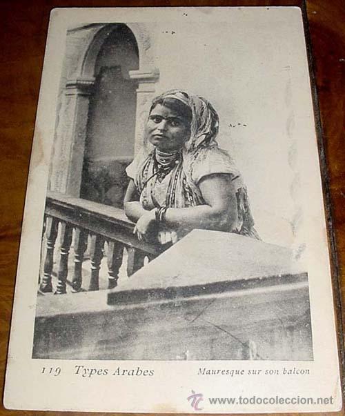 Cartoline: ANTIGUA POSTAL DE TIPOS ARABES - MUJER EN EL BALCON - NO CIRCULADA - ESCRITA.