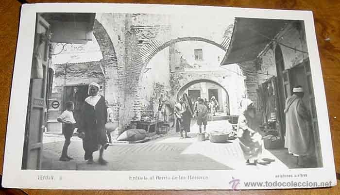 Cartoline: ANTIGUA POSTAL DE TETUAN - ENTRADA AL BARRIO DE LOS HERREROS - ED. ARRIBAS -  CIRCULADA - CON SELLO