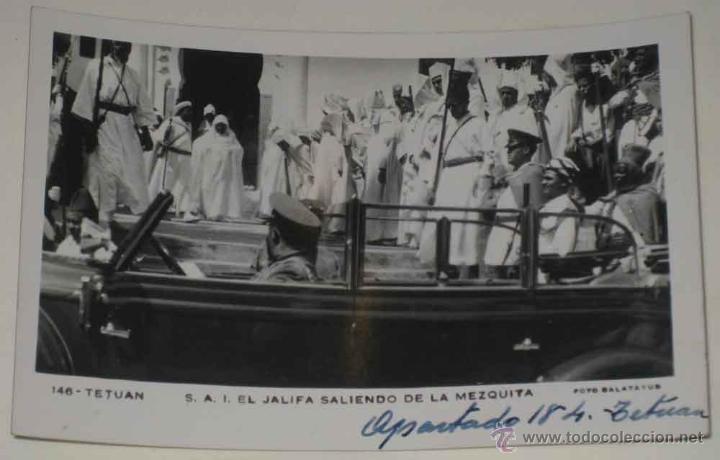 Cartoline: ANTIGUA FOTO POSTAL DE TETUAN (MARRUECOS) PROTECTORADO ESPA&Ntilde;OL, S.A.I. EL JALIFA SALIENDO DE LA MEZQ