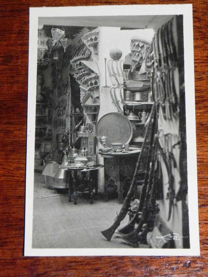 Cartoline: ANTIGUA FOTO POSTAL - TETUAN - DETALLE INTERIOR DE UN BAZAR DE CURIOSIDADES MORUNAS - COLECCIONES LO