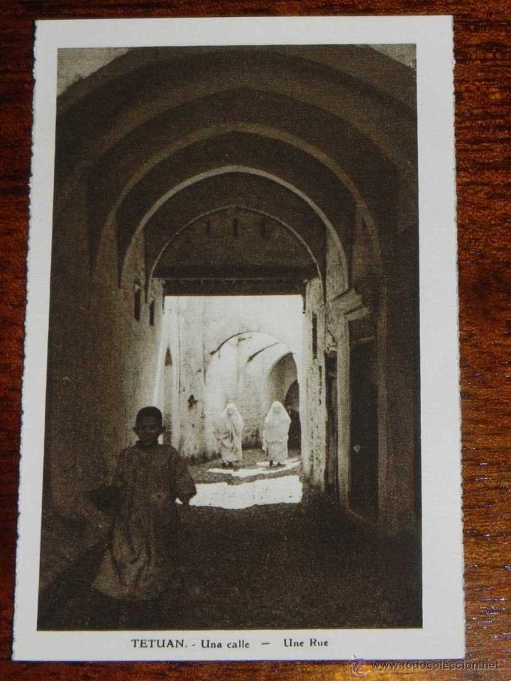 Cartoline: ANTIGUA POSTAL - TETUAN - UNA CALLE - NO CONSTA EDITORIAL NI FOTOGRAFO - SIN CIRCULAR